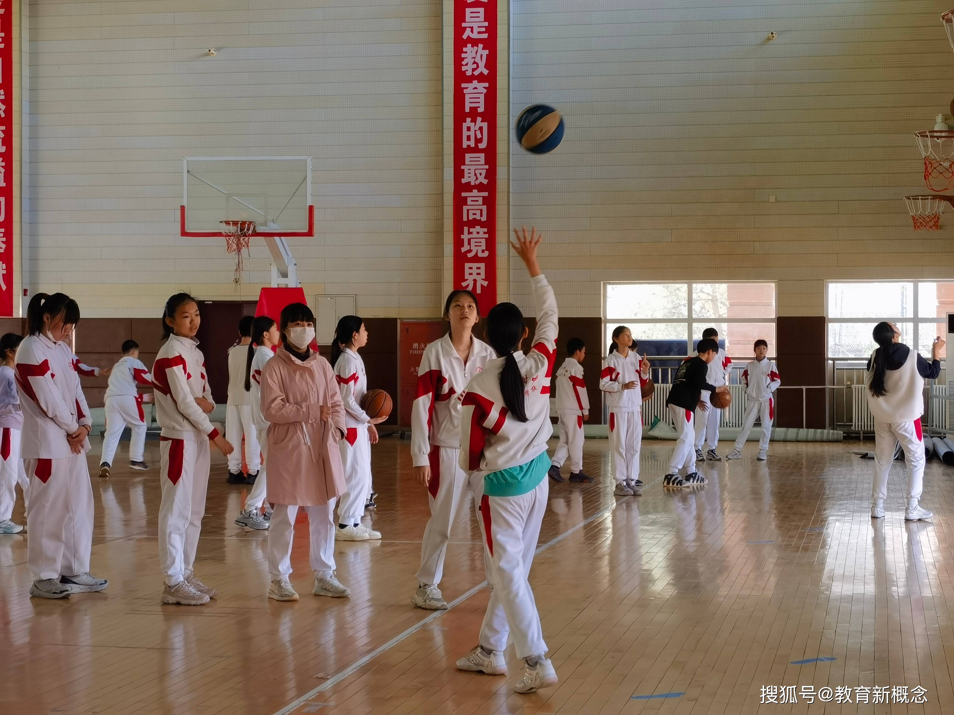 众人瞩目的篮球赛事，谁将成为璀璨之星的简单介绍