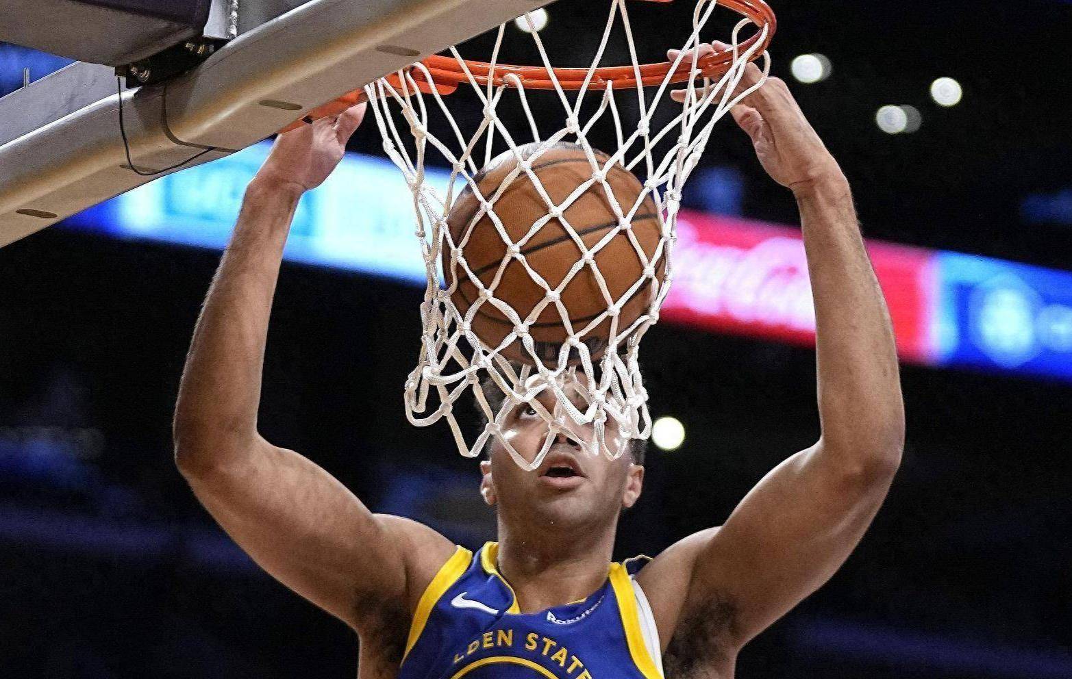 开云体育官方网站-国王大胜魔术，向西部前六发起冲击的简单介绍