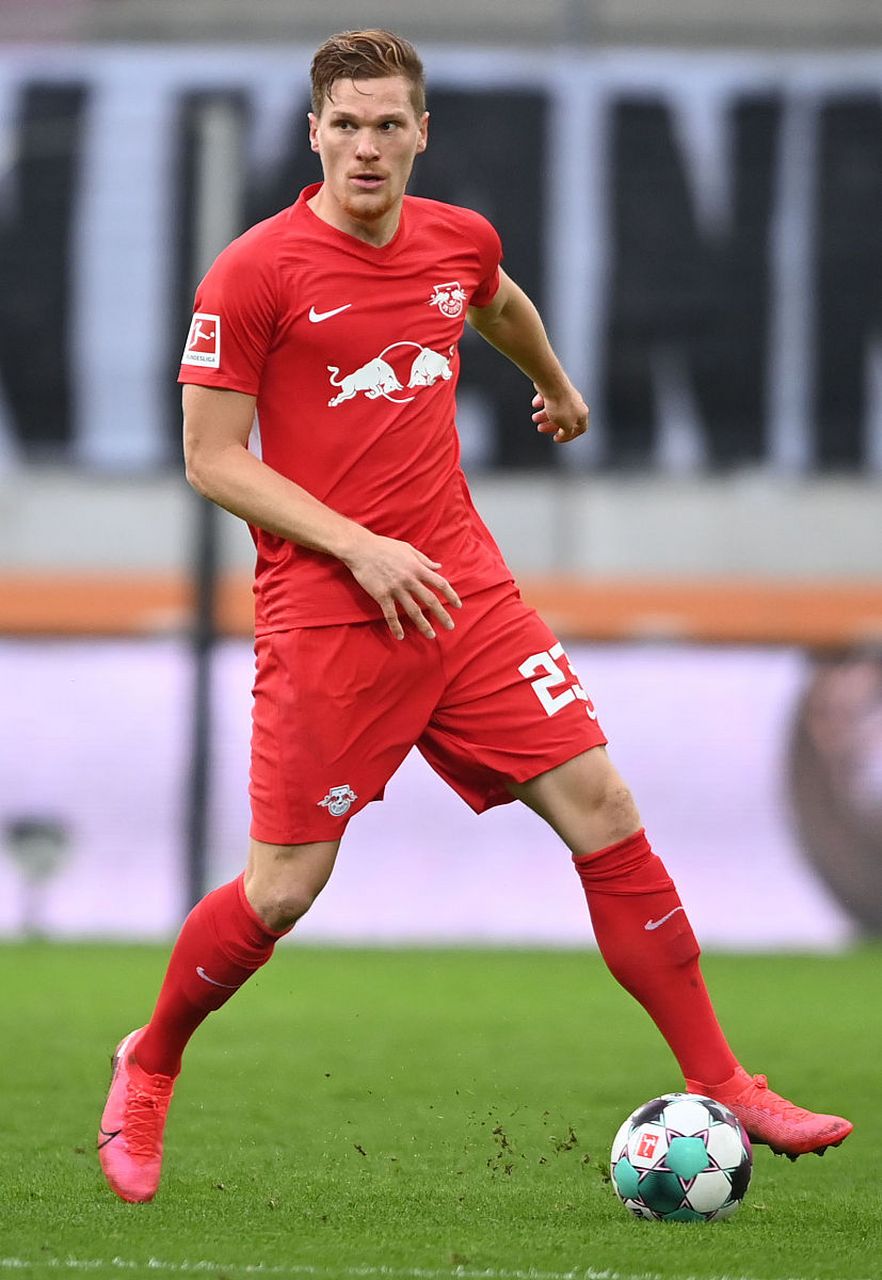 沙尔克轻松赢得比赛，积分榜上升