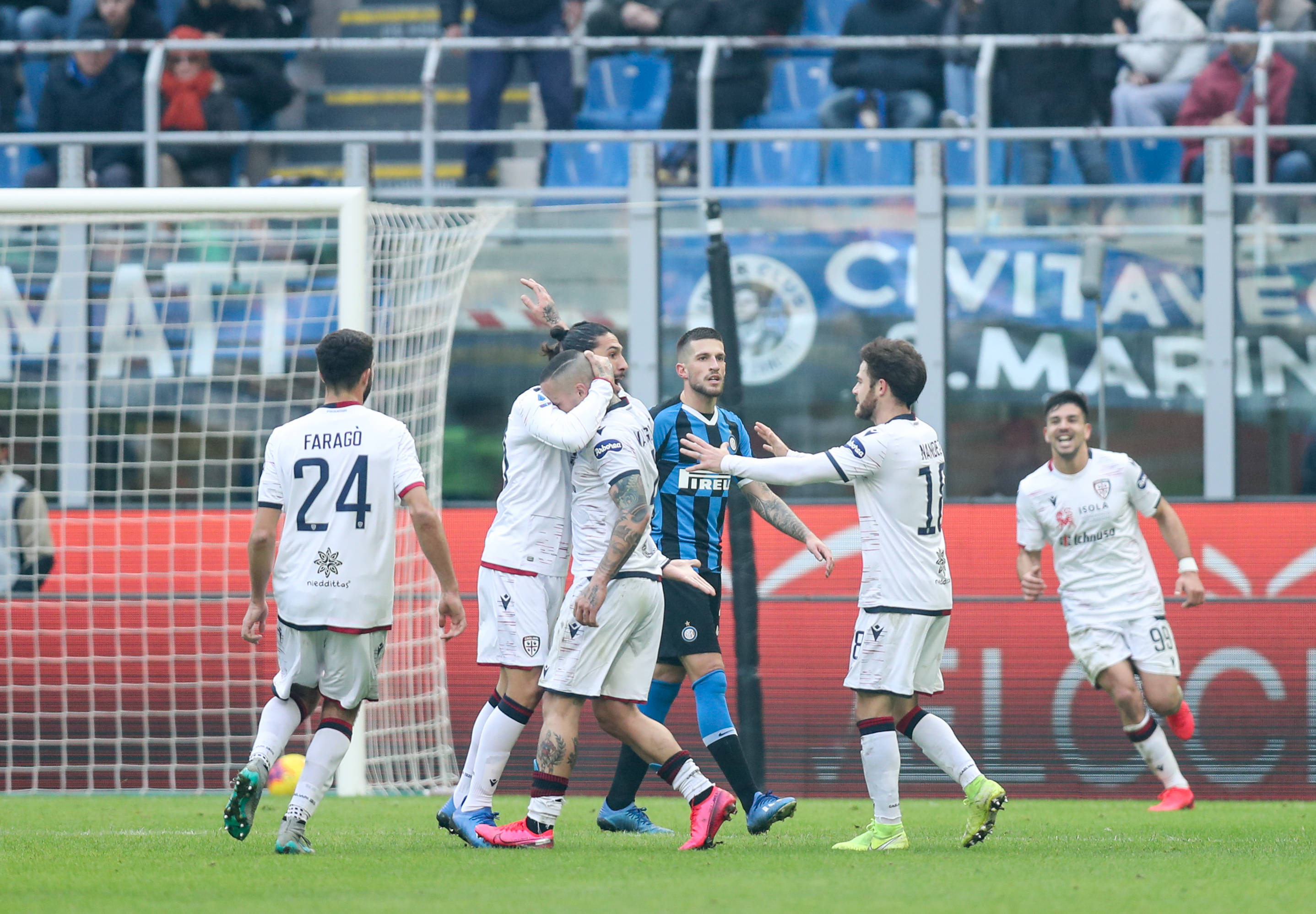 包含卡利亚里客场不敌AC米兰，连续两轮失利的词条