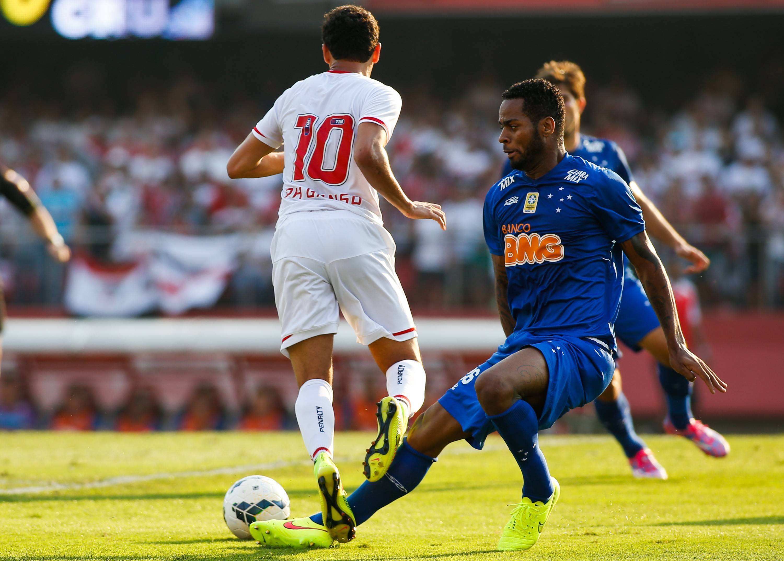 开云体育官方网站-高能对决！两队在比赛中全力争夺胜利的简单介绍