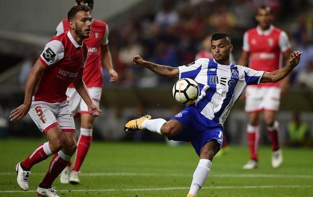 高能对决！两队在比赛中全力争夺胜利的简单介绍