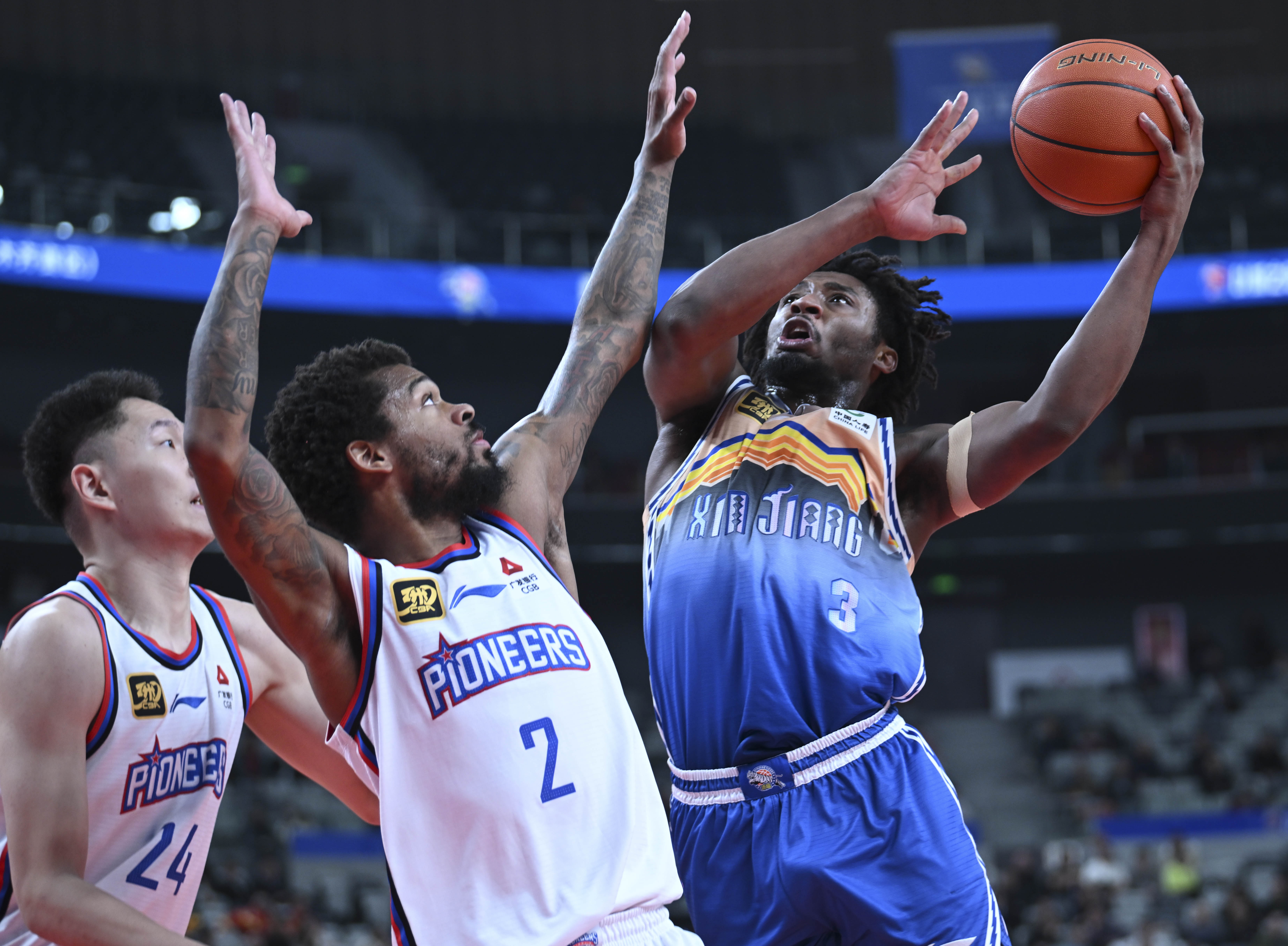 包含人气球星亮相大比分好比，首秀交出亮眼表现的词条