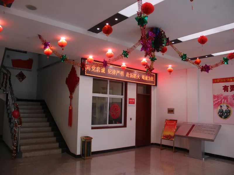 冠军球队庆功晚会欢腾动人，充满喜庆气氛的简单介绍