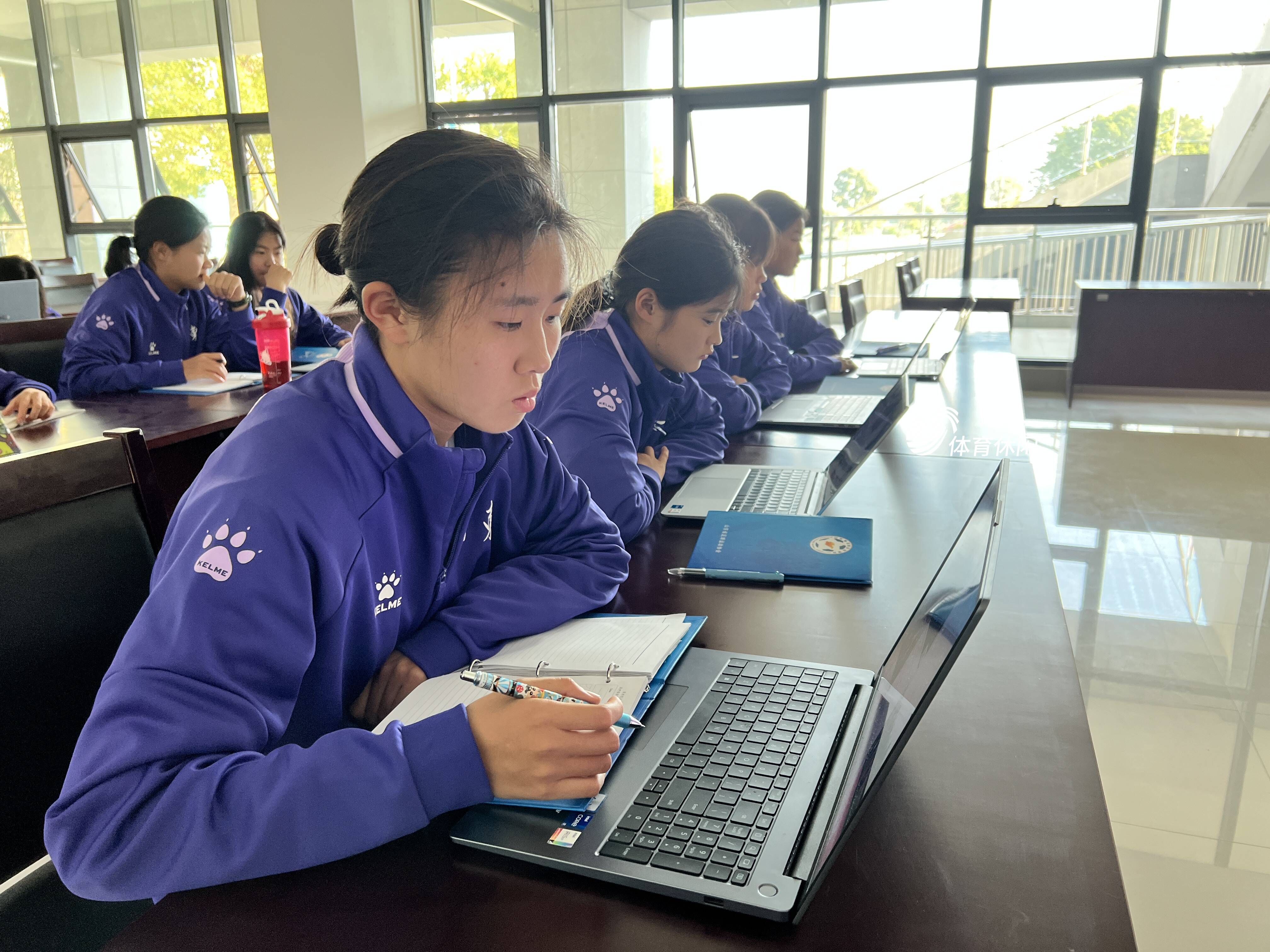 开云体育官网-队员在比赛中的个人表现受到赞誉