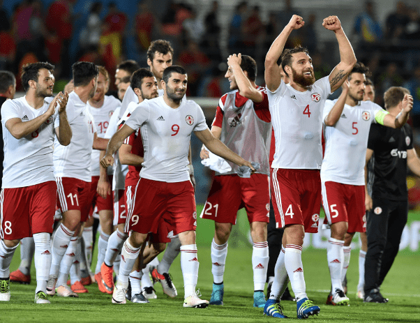 冰岛队凭借团队合作,锁定欧洲杯预选赛席位 冰岛队凭借团队合作,锁定欧洲杯预选赛席位