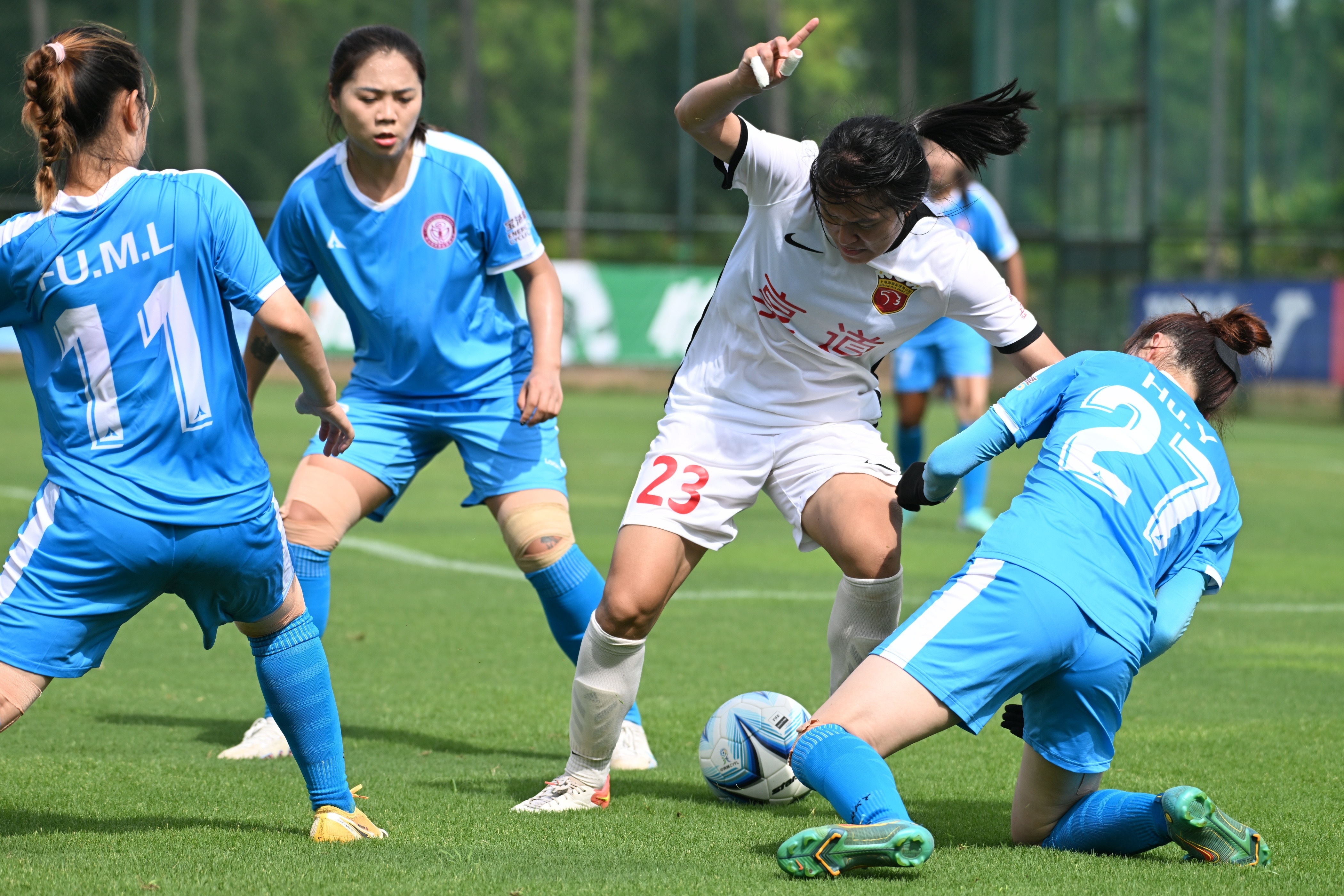 包含体验女足乐趣：足球夏令营即将举行的词条