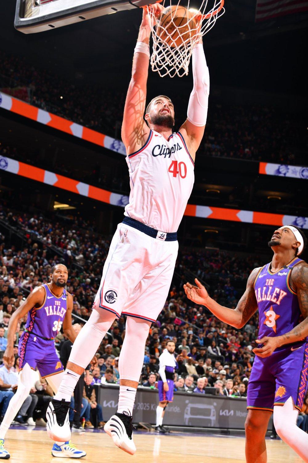 开云下载-快船队核心表现失常，季后赛遭遇三连败的简单介绍