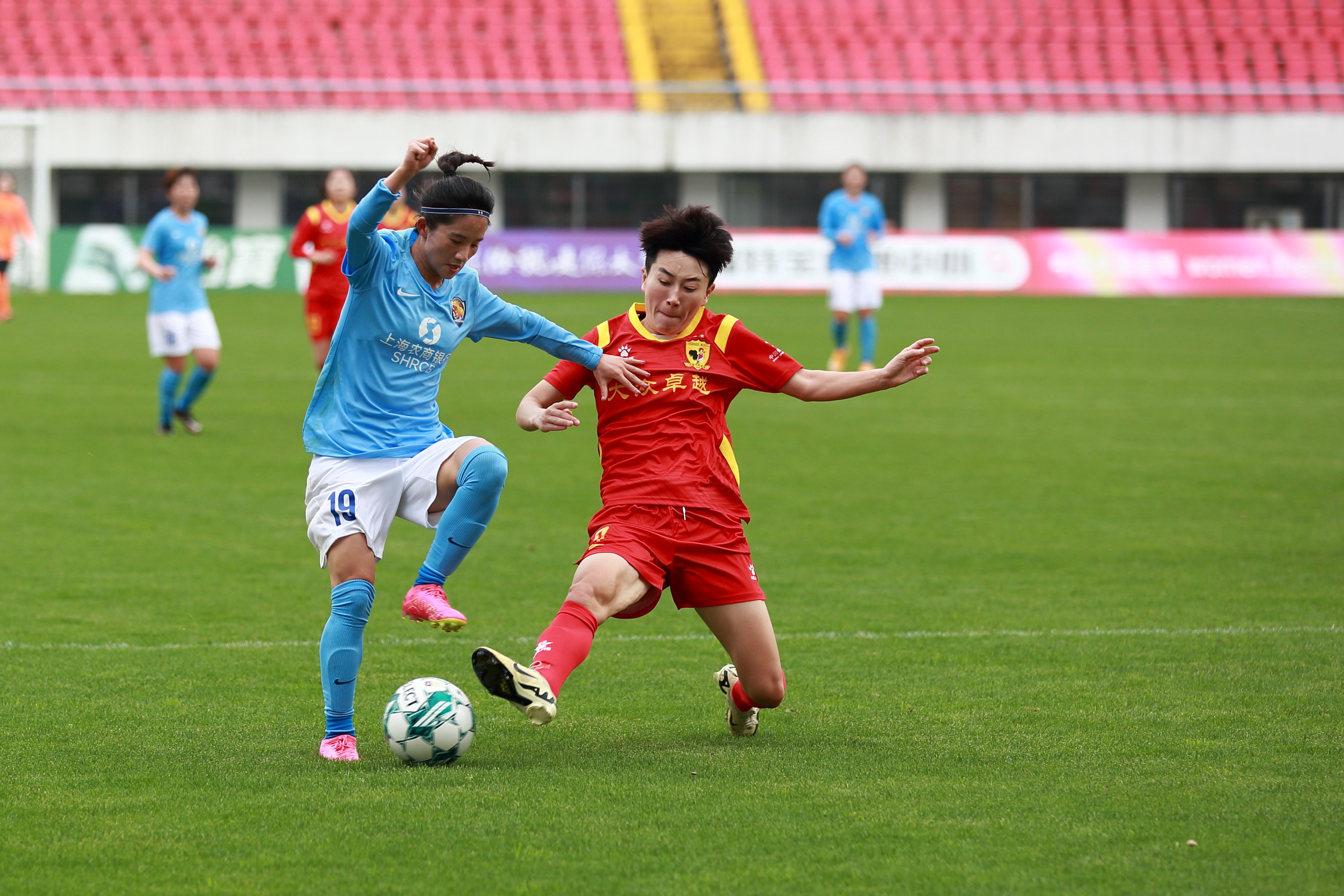 关于技惊四座：女足比赛现场精彩连连的信息