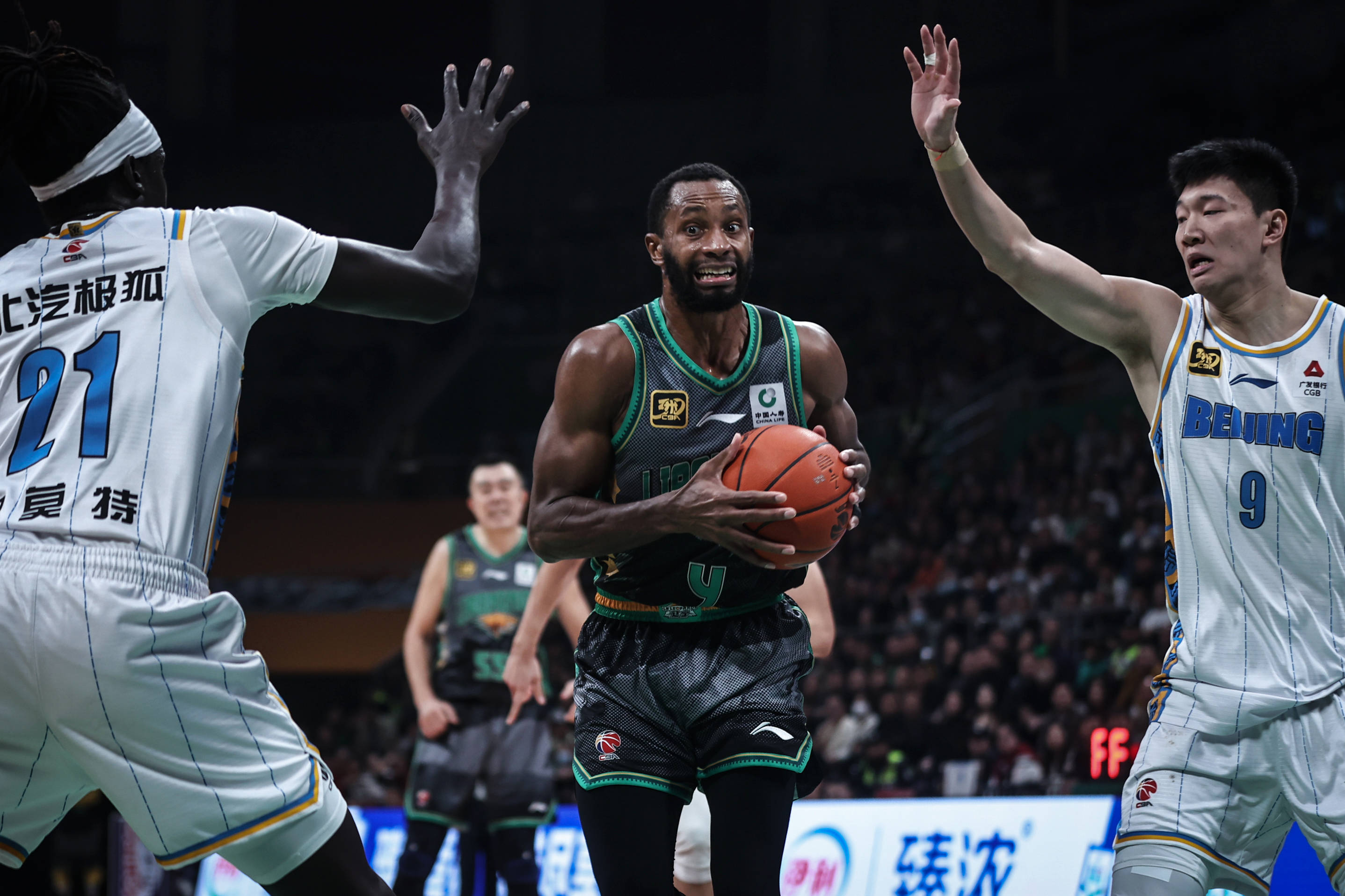 开云体育app-关于外援发挥稳定，助球队稳坐积分榜榜首的信息