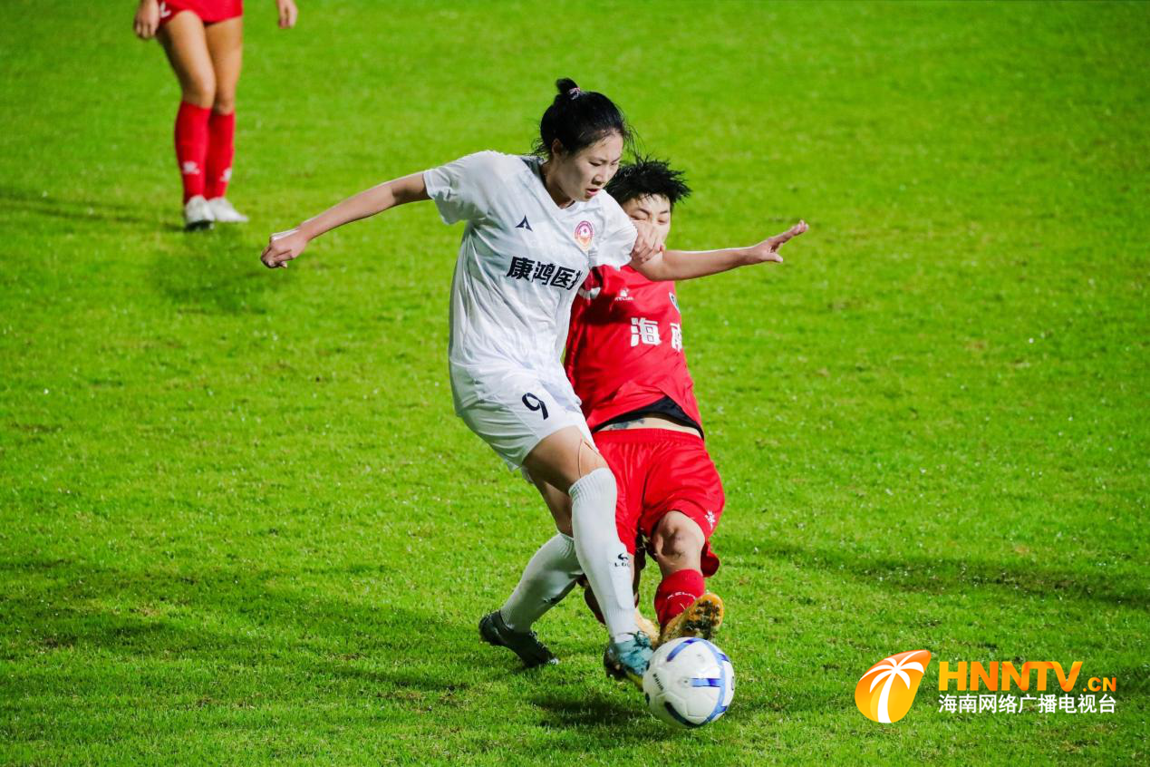 精彩足球比赛，女队高水平对抗