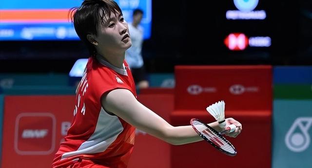 关于羽毛球女单比赛一触即发，选手实力对决的信息