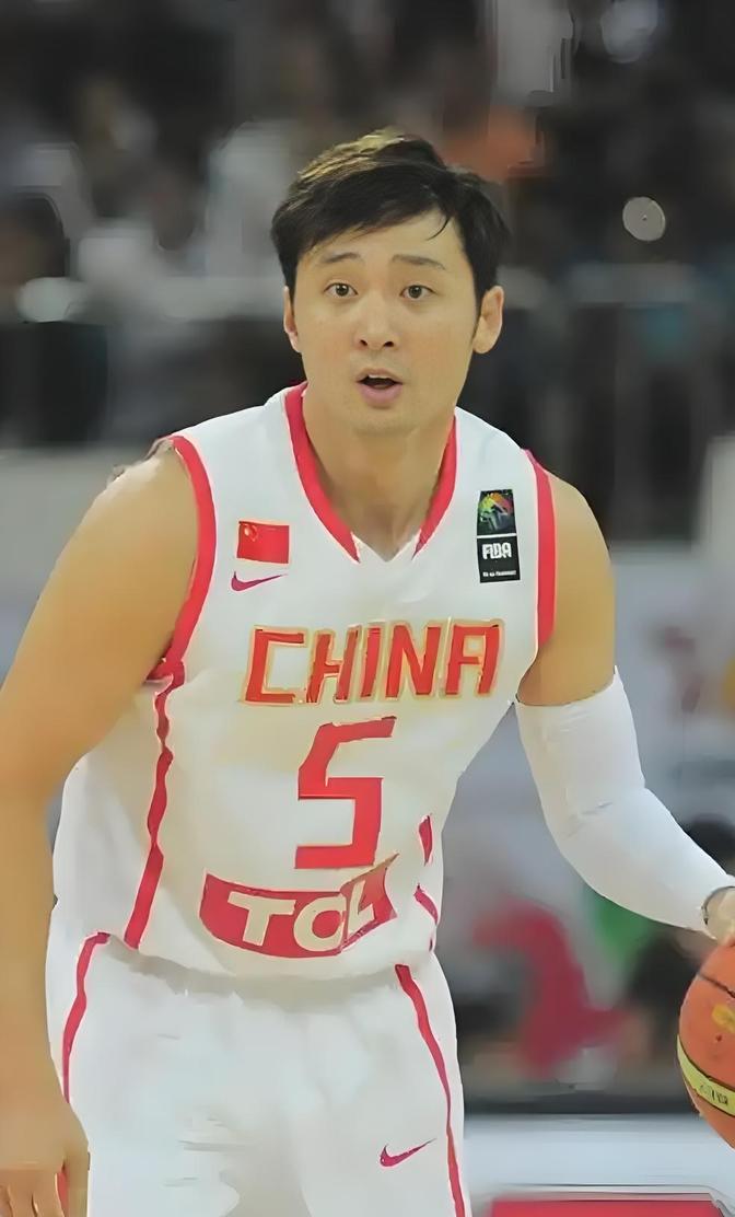 精妙传球，助攻球队取胜，赢得观众赞叹的简单介绍