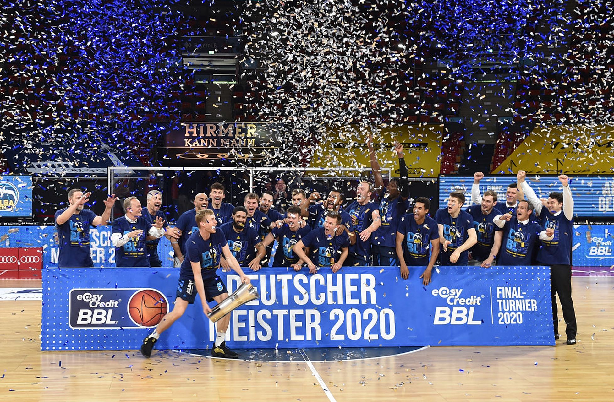 开云官网-超级对决即将展开，现场火爆