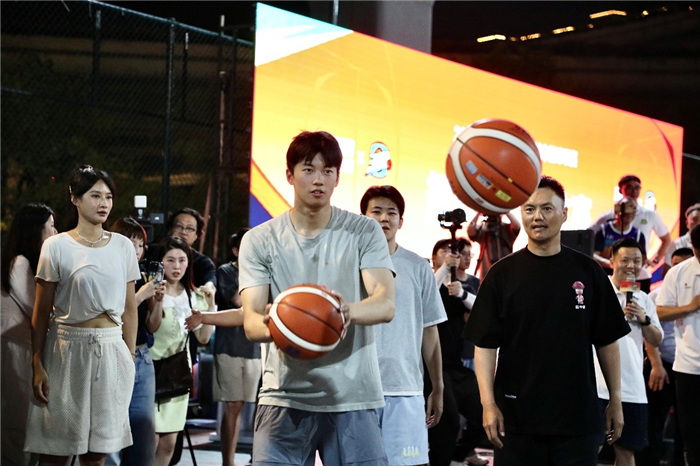 开云体育在线-包含球迷们为顶级篮球赛事疯狂打call的词条