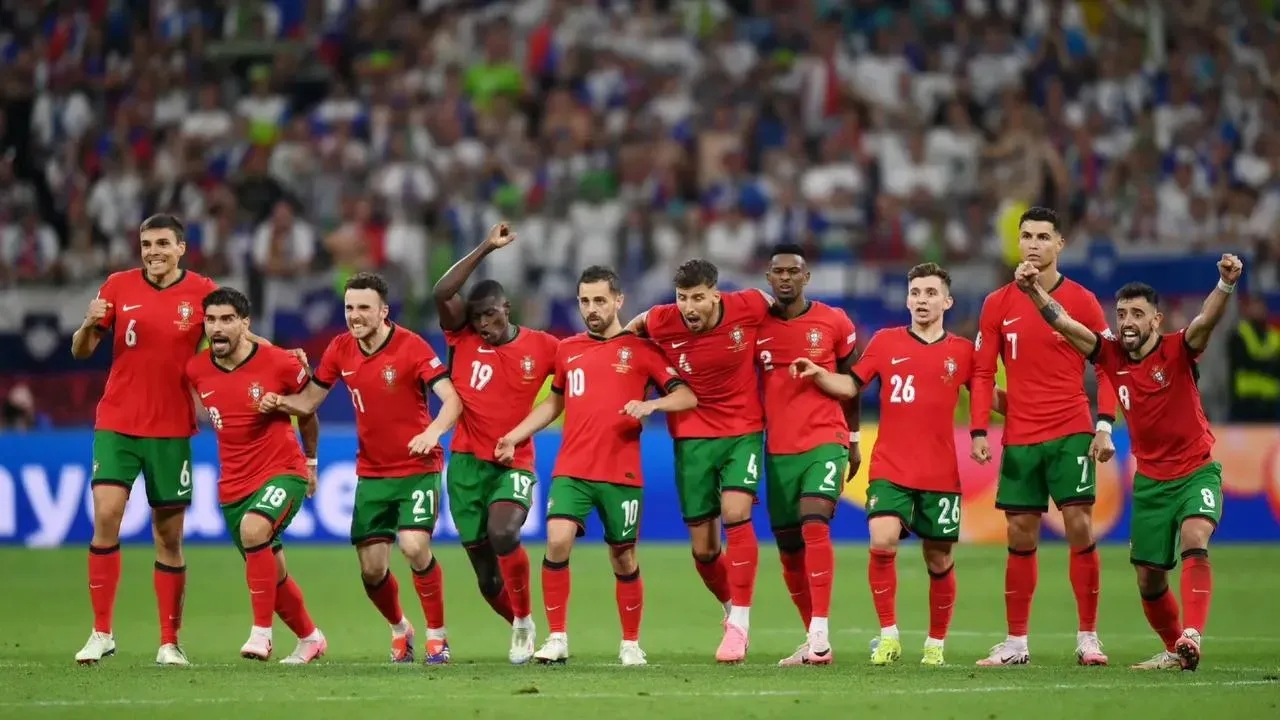 西班牙与瑞士在赛场上展开激烈比拼