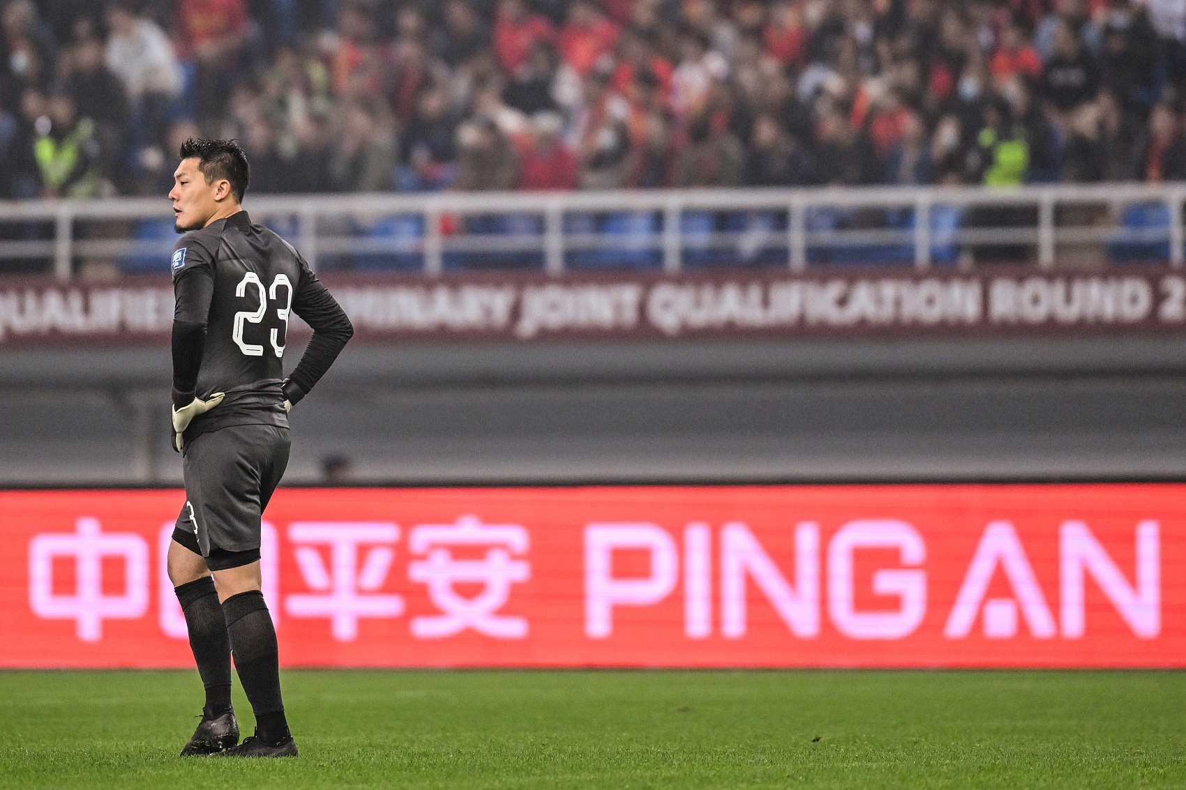 开云APP-汉堡联队员团结抗敌，取得胜利出击