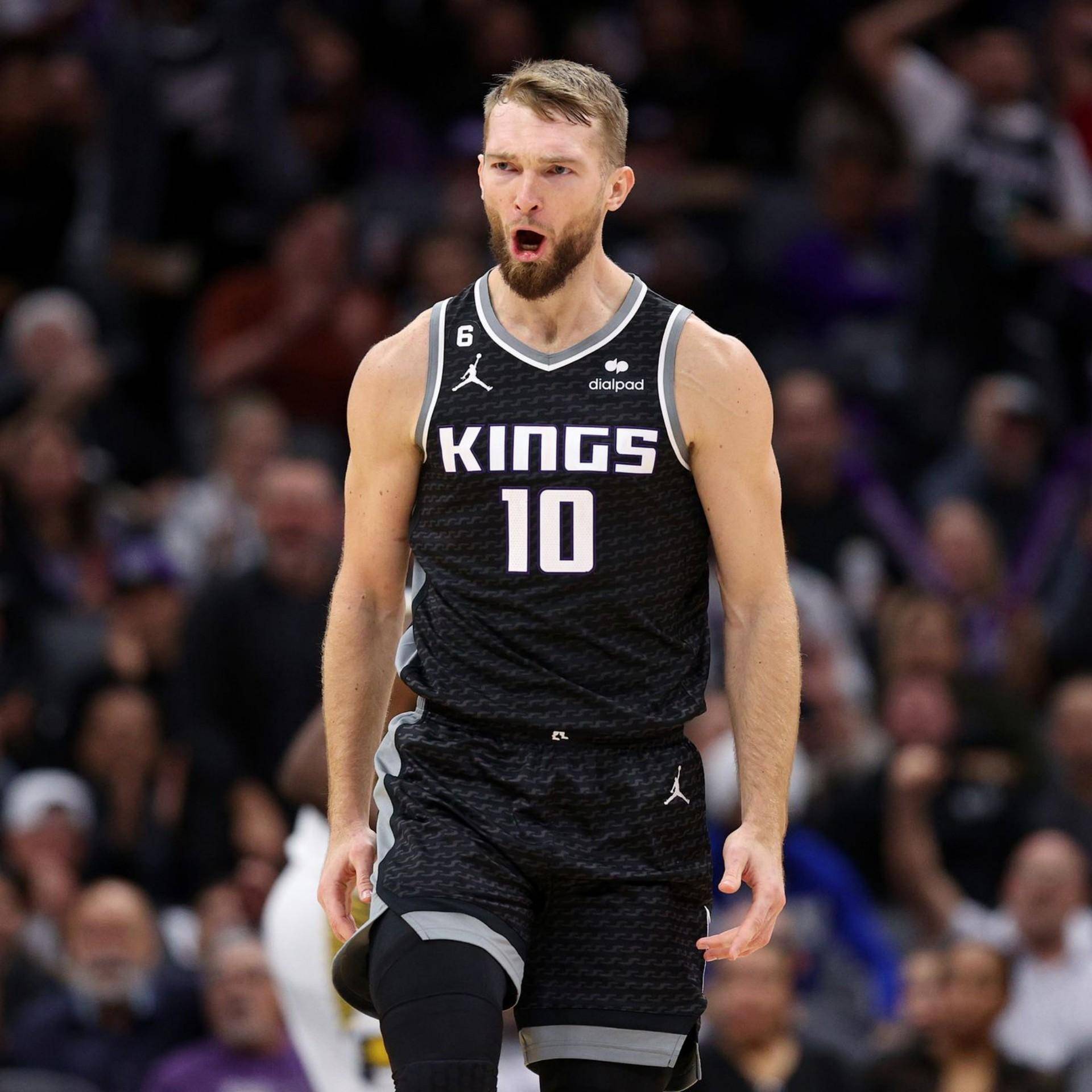 国王队艰难取胜，赢得球队赞誉