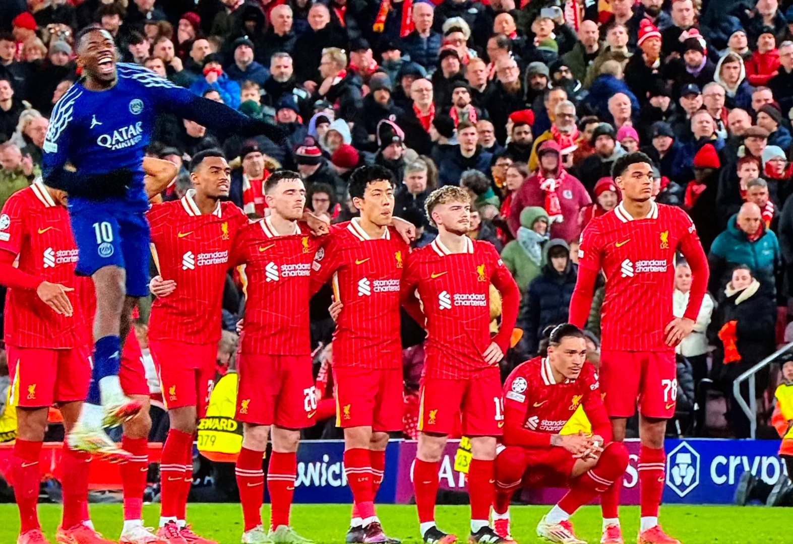 拜仁客场大胜，领跑欧冠赛场先锋