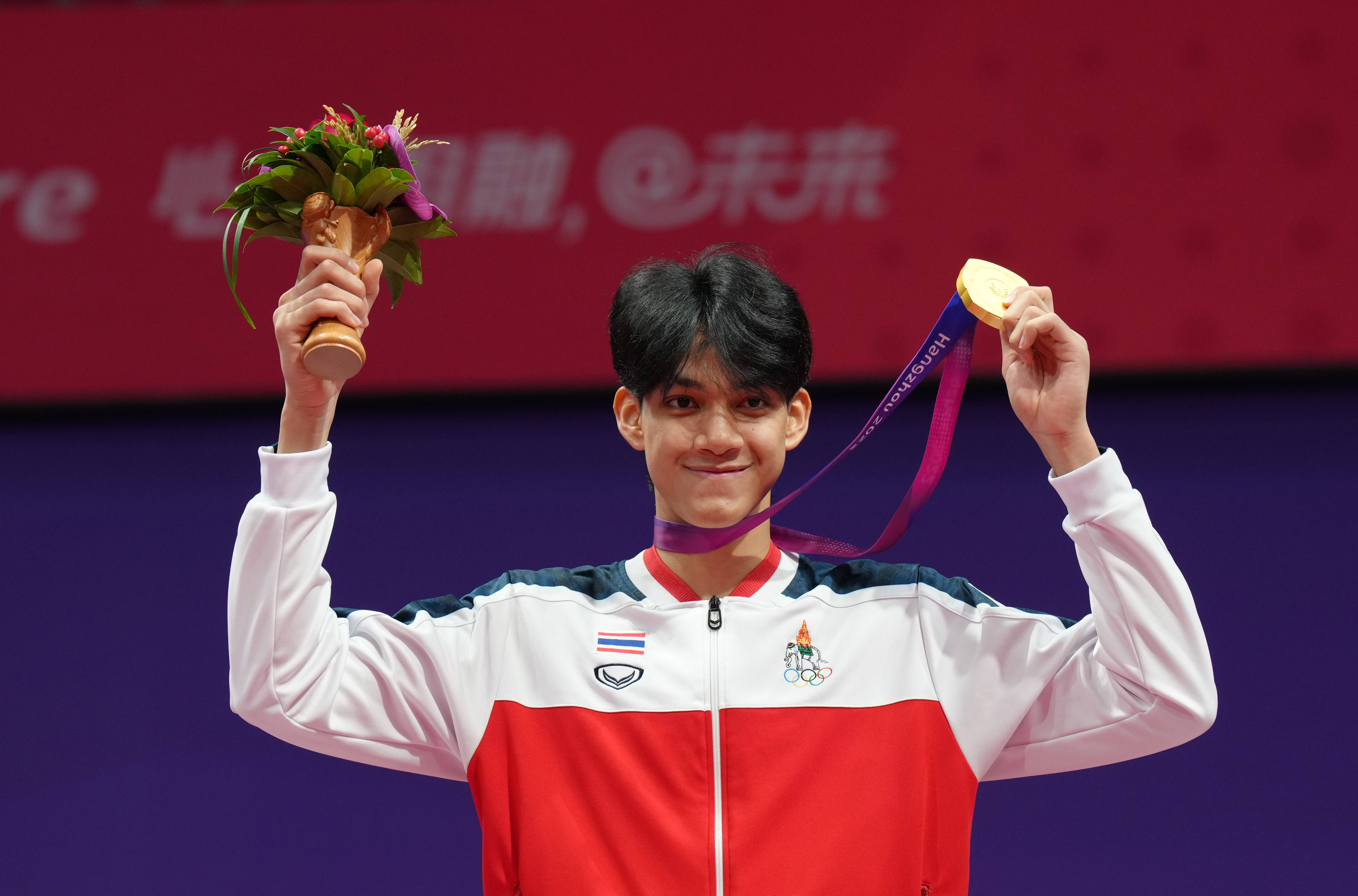 跆拳道比赛夺冠选手表现抢眼