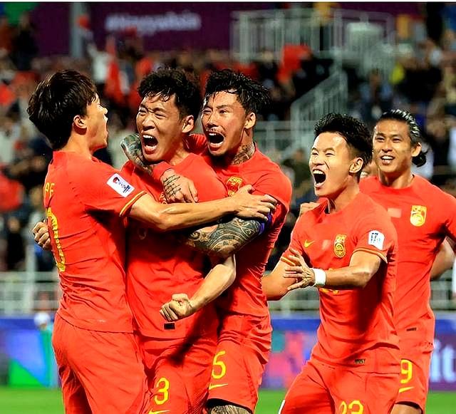 包含中国国足大名单出炉！李铁率队赴迪拜备战世预赛的词条