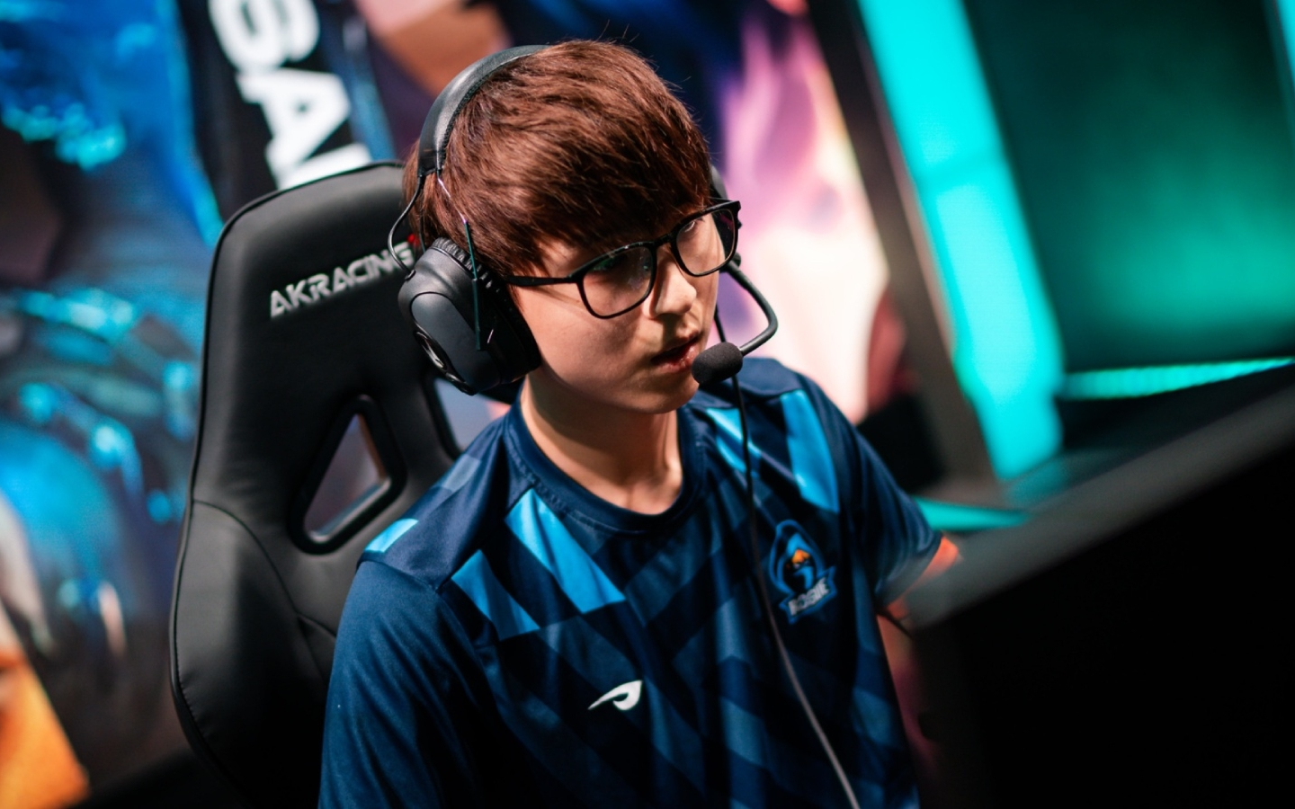 FPX绝杀HLE,Hanssama操刀奇招英雄翻盘八强赛3:0(北京) FPX绝杀HLE,Hanssama操刀奇招英雄翻盘八强赛3:0(北京)