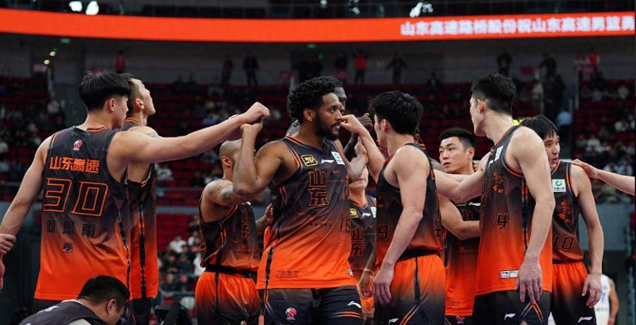 山东男篮反弹，以惊人表现夺冠席位