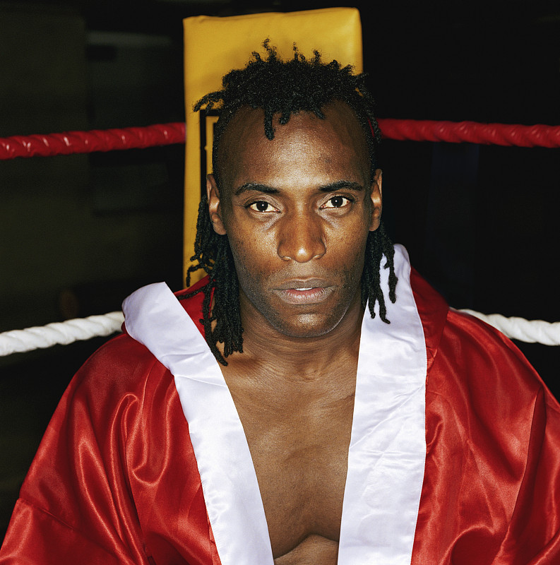 拳击擂台：俄罗斯选手获得冠军