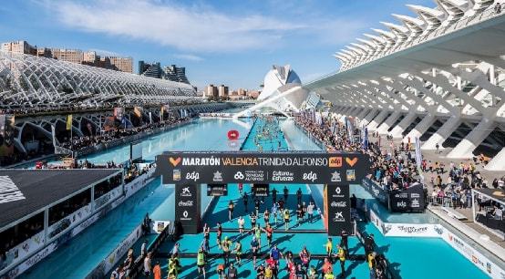 开云体育平台APP-选手率先冲过终点线，成为焦点人物的简单介绍