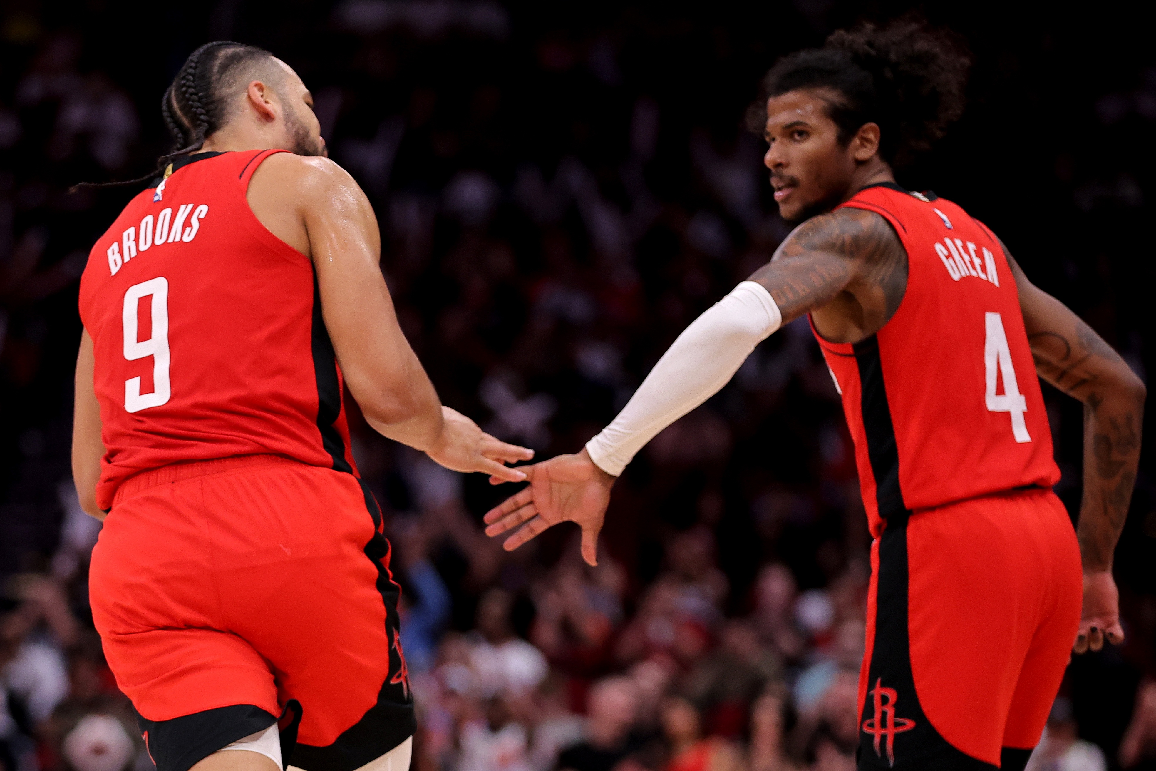 开云平台-火箭队主场逆转，再次夺得胜利