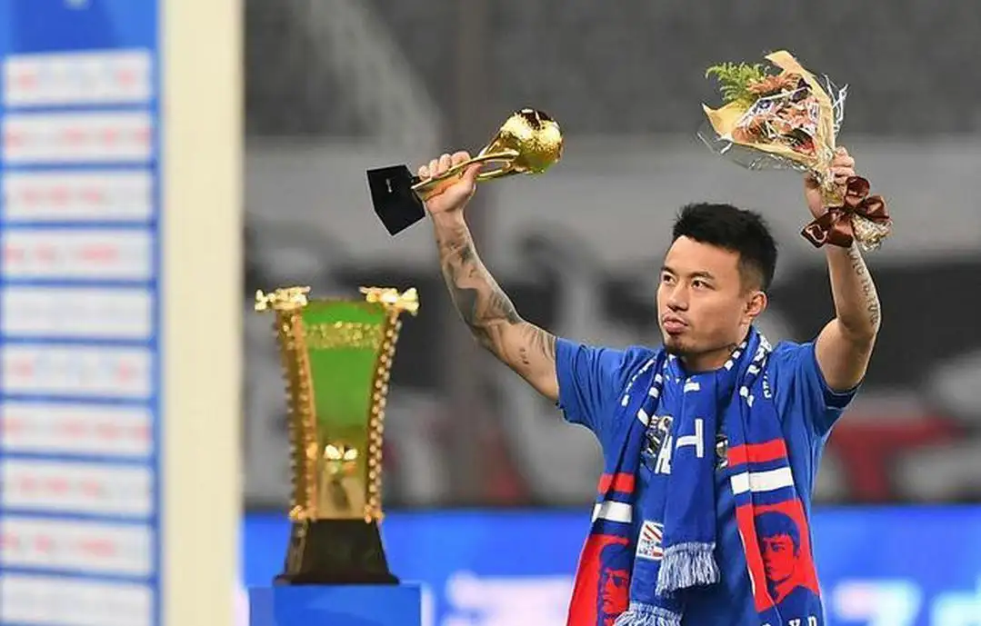 包含巴西外援突破对手包夹，完成惊世绝杀帮球队取胜的词条