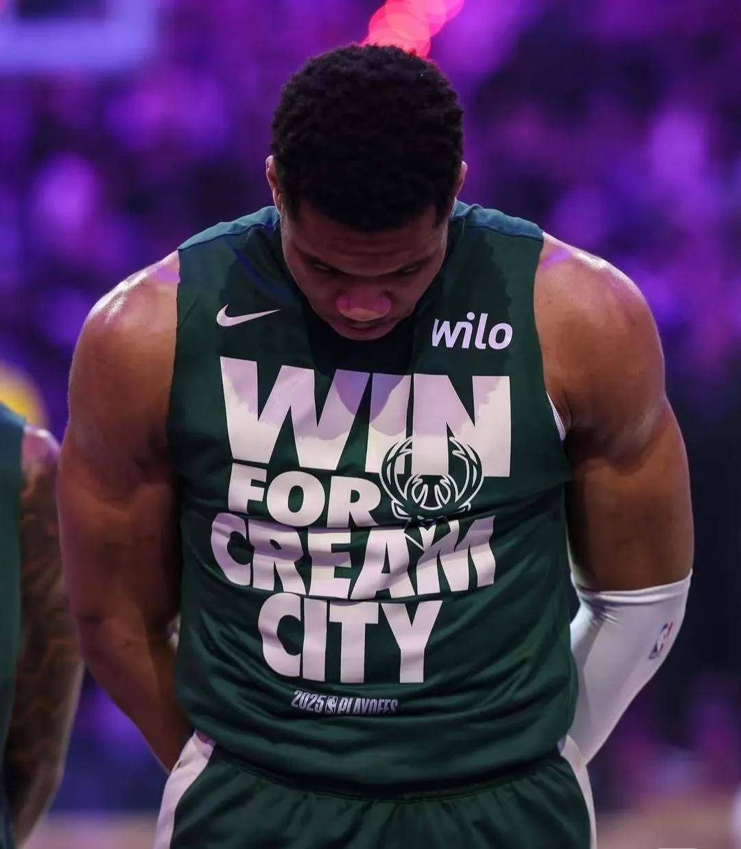 雄鹿轻取爵士，字母哥亮相空砍54分，助力球队领跑东部的简单介绍