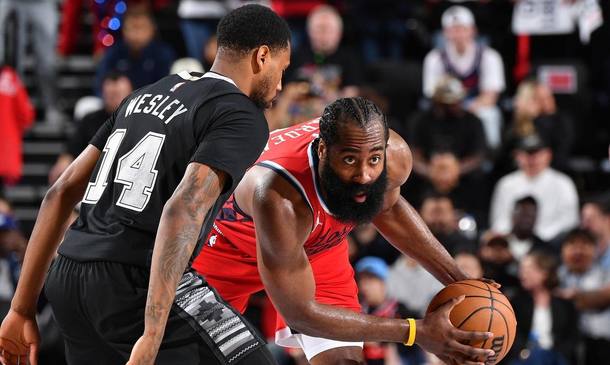 马刺主场大胜快船，终结对手连胜的简单介绍