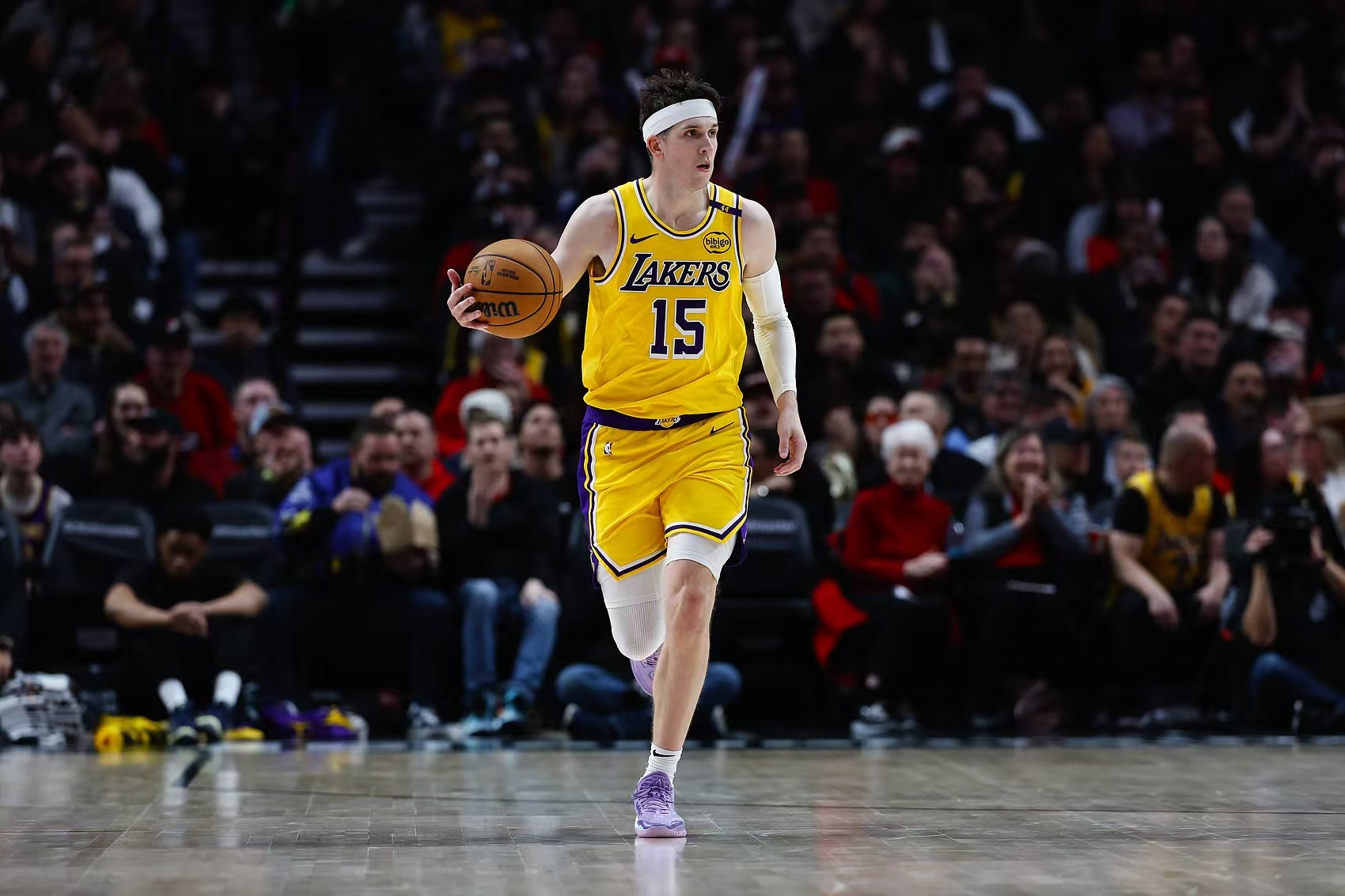 雄鹿惨败湖人，结束不败纪录