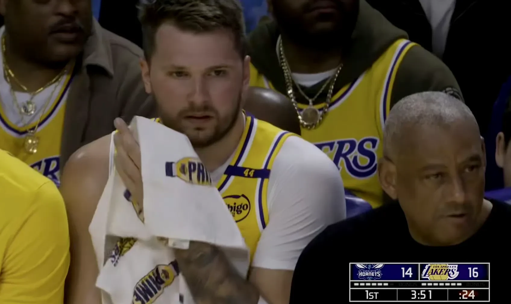 -关于西班牙男篮完胜篮网B队，东契奇统治全场的信息