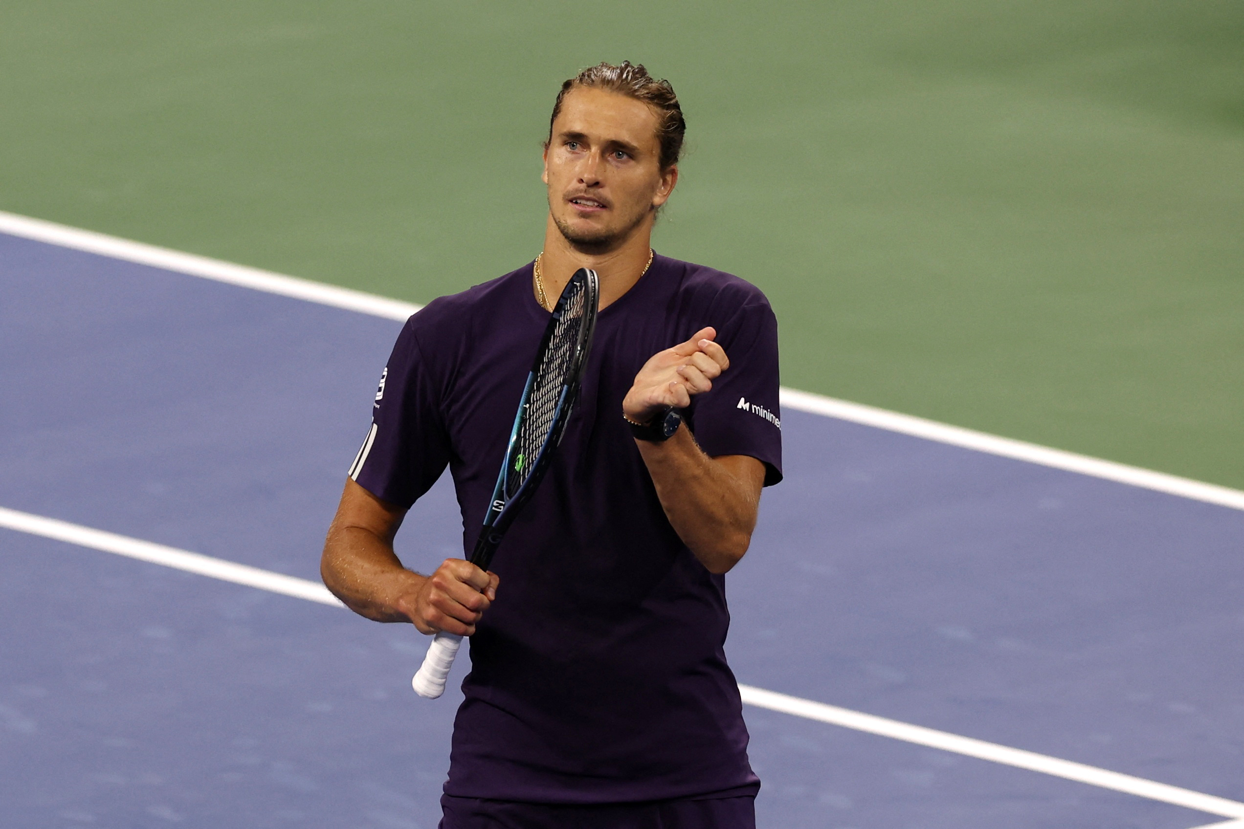 意大利网球队横扫英国网球队，兹维列夫统治全场的简单介绍