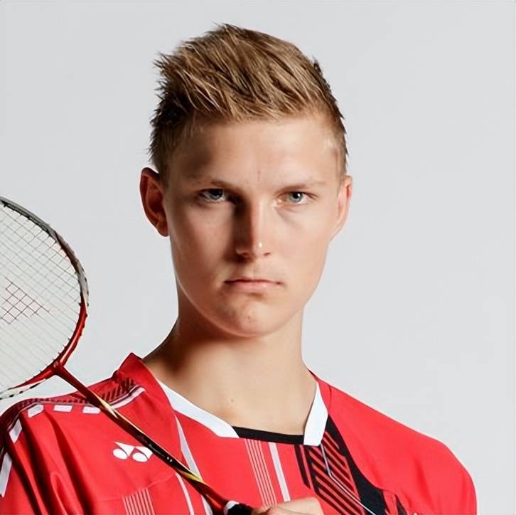 泰国队完胜日本队，安赛龙扛起全队