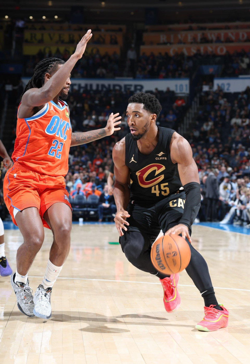 雷霆翻盘爵士，米切尔统治全场