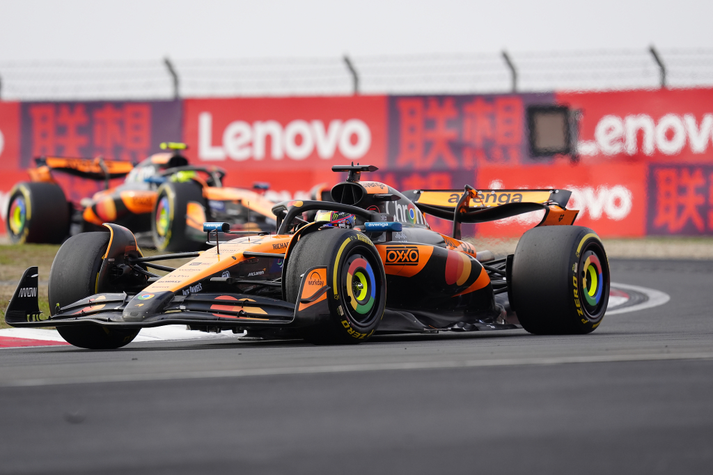 开云体育入口-梅赛德斯绝杀雷诺车队，皮亚斯特里带队取胜