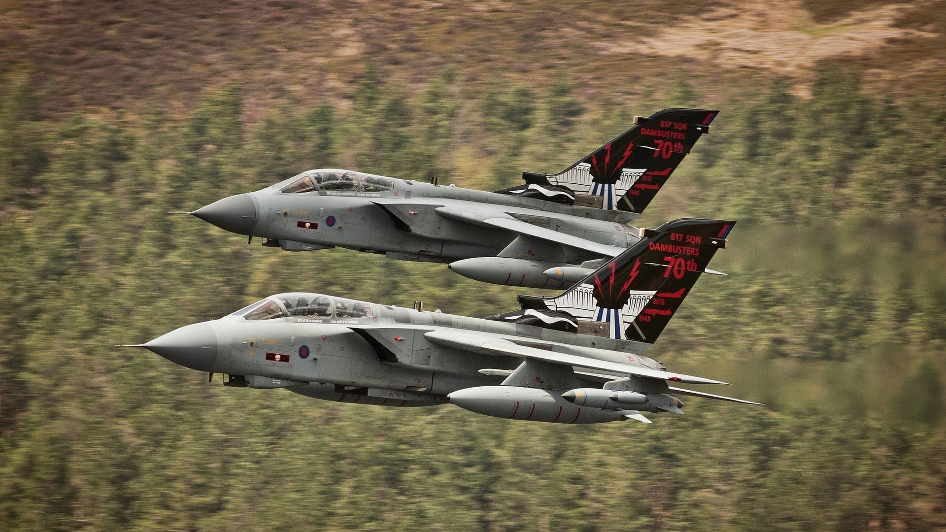 开云APP-米切尔关键先生本色出演，湖人淘汰热火晋级下一轮