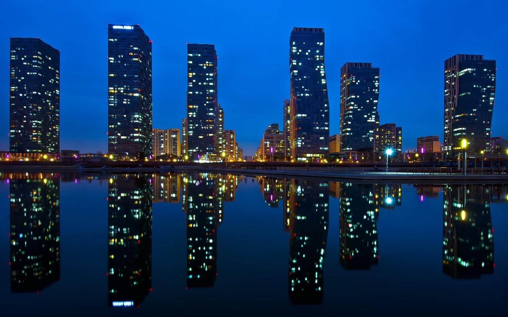 攻防两端的传奇统治，布雷默率领国际米兰对阵阿尔及利亚的经典战役